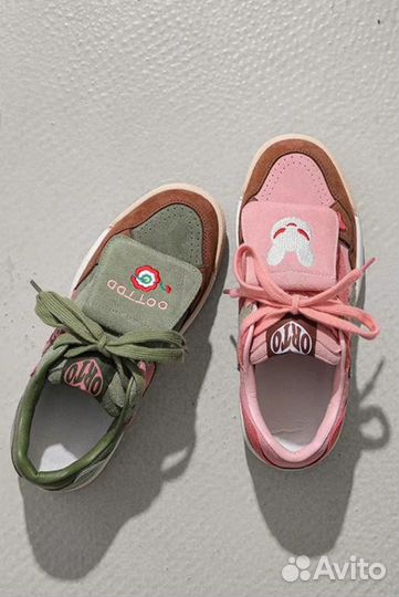 Кроссовки женские