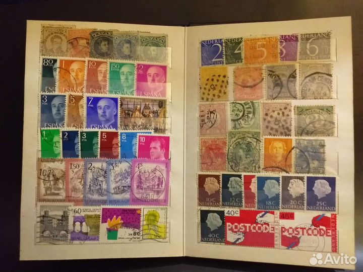 Альбом с марками разных стран и тематики