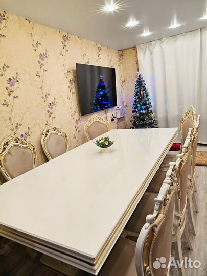 Стол и стулья