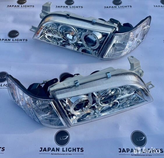 Фары линзовые с анг. глазками хром передние Toyota