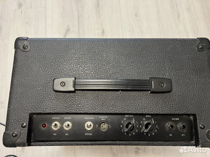 Ламповый гитарный комбоусилитель