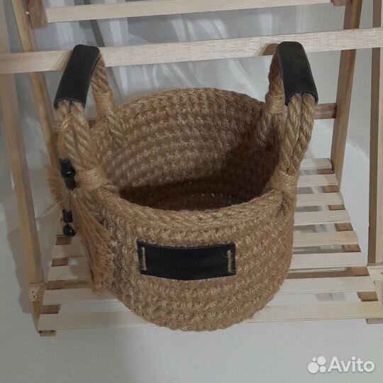 Интерьерная корзинка из джута