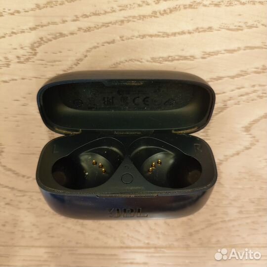 Зарядка для наушников JBL