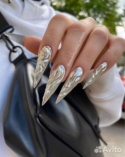 Модель на маникюр со сложным дизайном