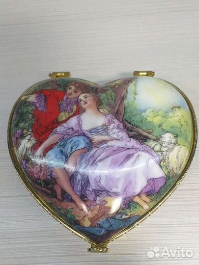 Фарфоровая шкатулка