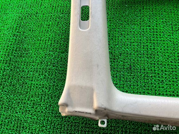 Обшивка багажника прав. Lexus LX470