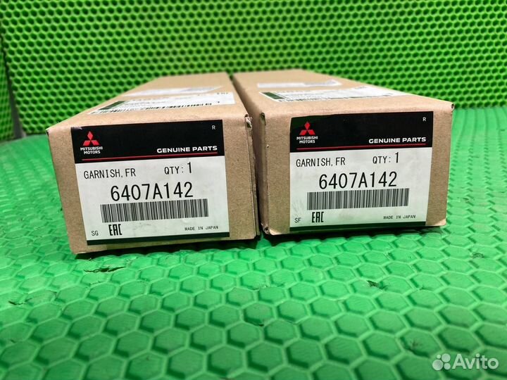 Накладка бампера передняя правая Mitsubishi