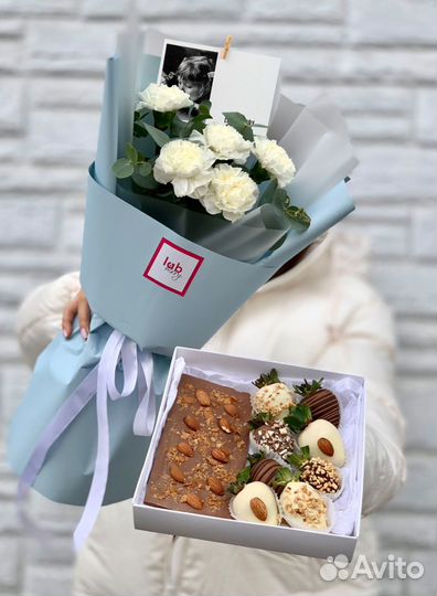 Комбо клубника в шоколаде + цветы