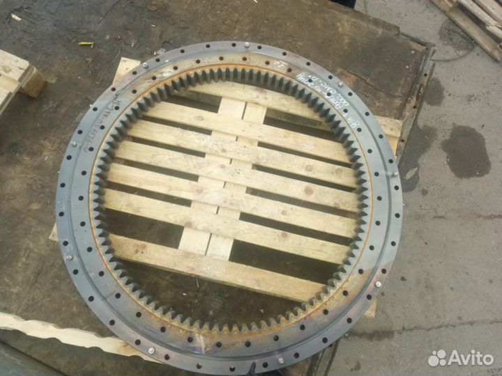 опорно поворотный круг на hitachi zx60. 503,. поворотный круг s255. поворотный круг на вольво. поворотный круг cat 330dl.