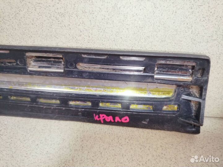 Молдинг крыла передний правый Mercedes Benz w123