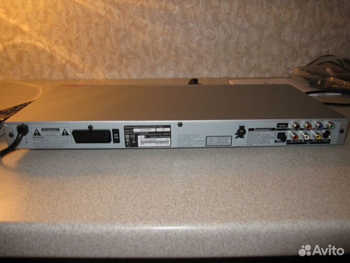 Лазерный видеопроигрыватель (DVD-плеер)