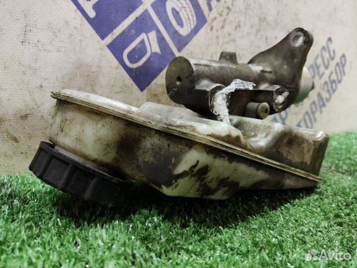 Главный тормозной цилиндр Ford Focus 2 седан 1.6