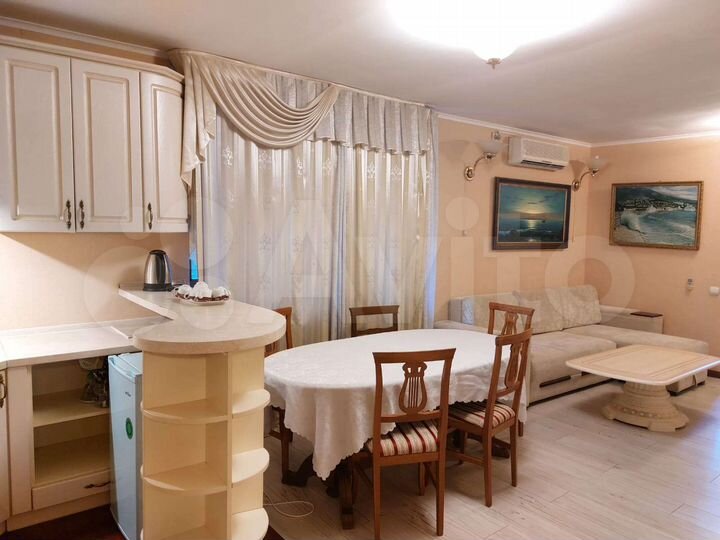 2-к. квартира, 61 м², 1/3 эт.