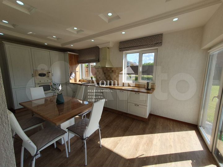 Коттедж 182,7 м² на участке 8,2 сот.