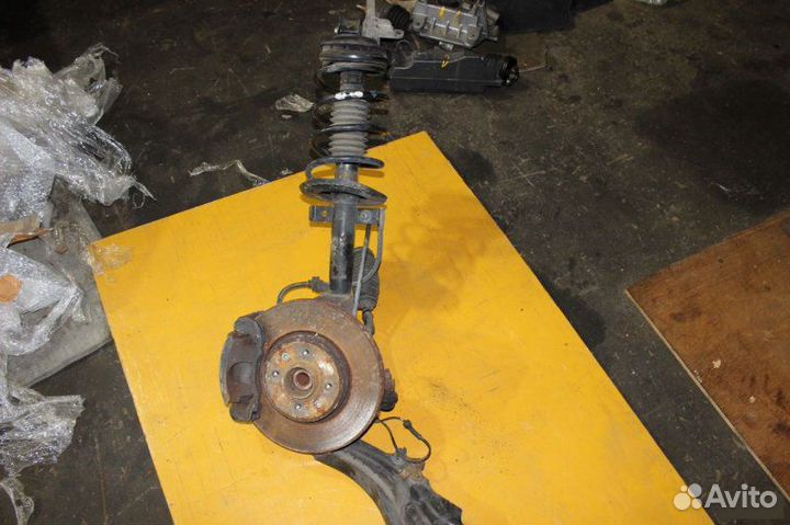 Стойка подвески передняя левая Renault Megane