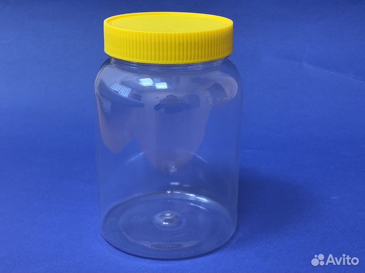 Пластиковые банки с крышкой