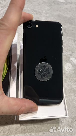 Телефон iPhone SE 2020