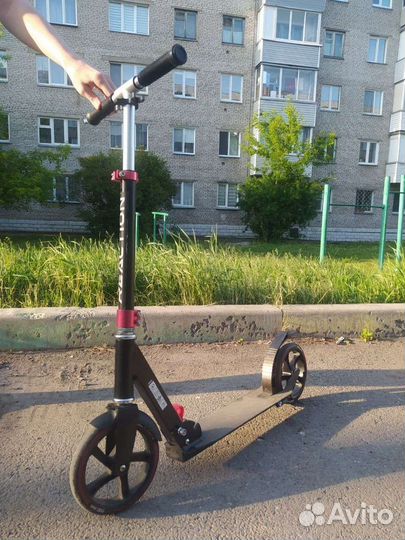 Самокат с большими колёсами складной