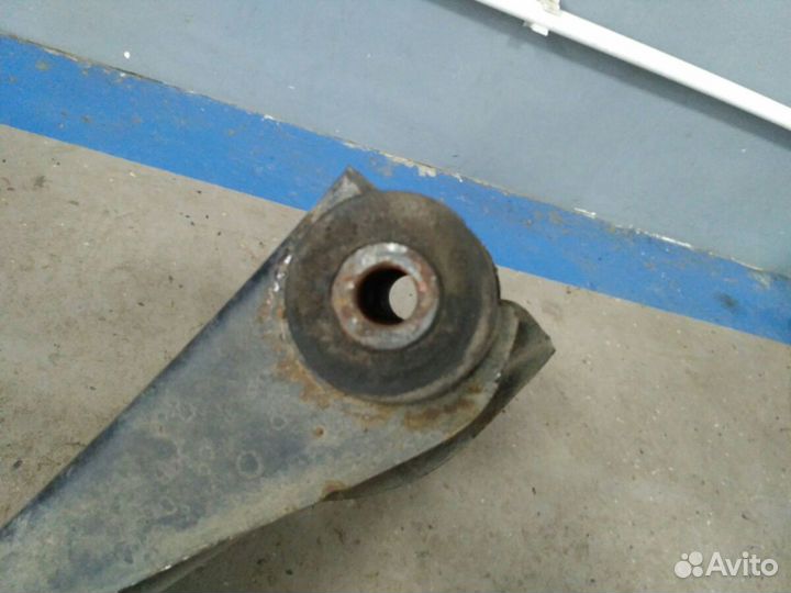 Рычага задний левый нижний Volkswagen Touareg NF 2