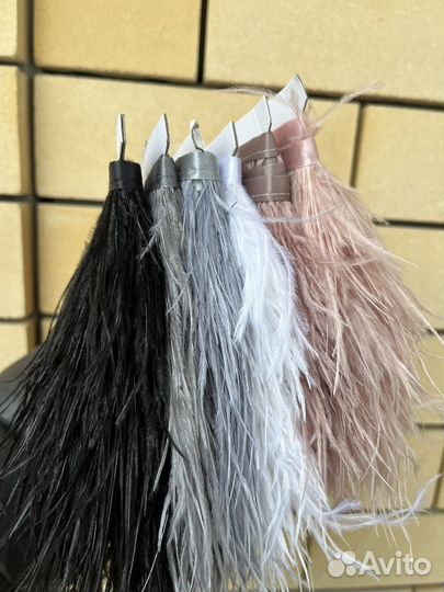 Перья страуса на ленте черные белые пудра серые