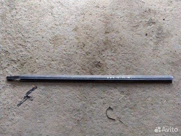 Молдинг стекла передний правый Ford Focus 1 1.8