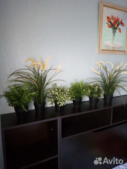 Искусственные цветы в горшках