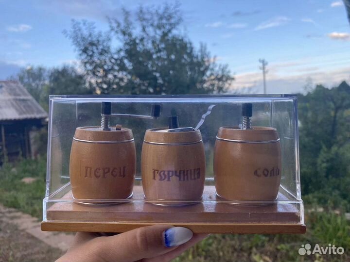 Набор бочонков для специй на подставке