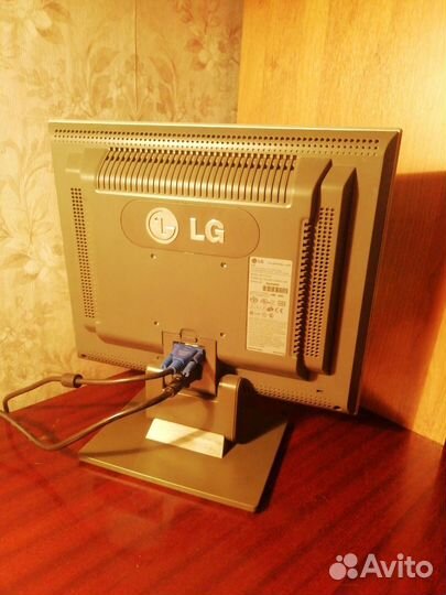 Монитор LG Flatron L1512S