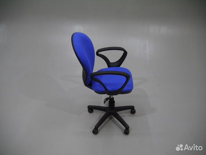 Офисное кресло