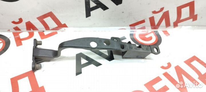 Кронштейн фары левый Volkswagen Touareg 7LA AXQ