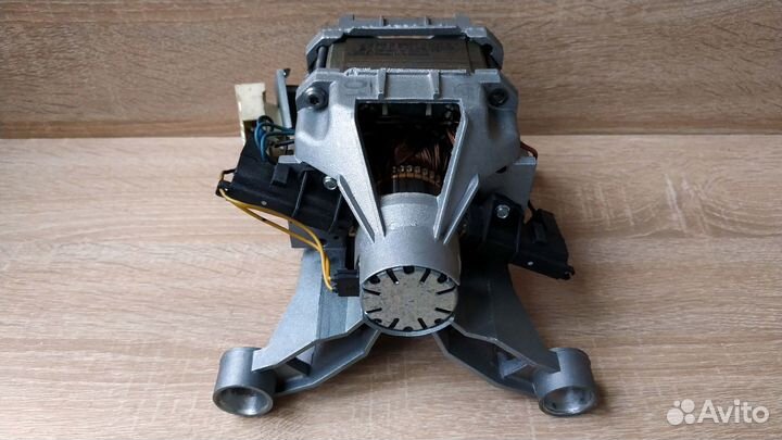 Двигатель 512022102 сма Zanussi 8 контактов