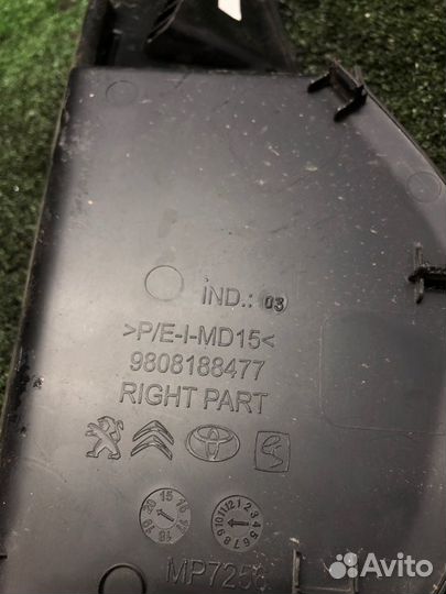 Декоративная накладка на торпедо правая Peugeot