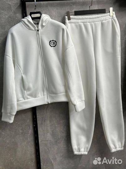 Спортивный костюм женский