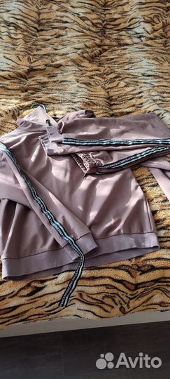 Спортивный костюм женский