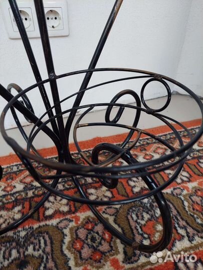 Подставка для цветов напольная кованая