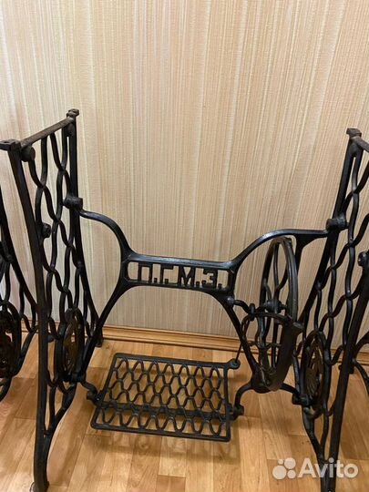 Чугунное литое подстолье под шв машину П.Г.М.З