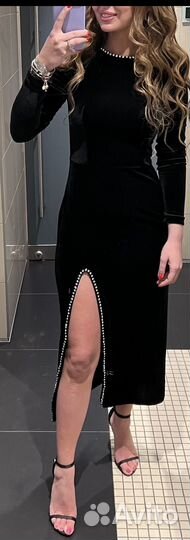 Черное бархатное платье