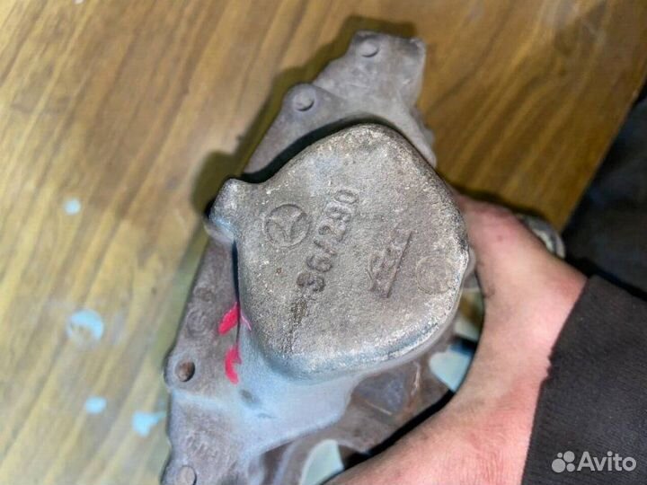 Суппорт тормозной задний левый Mercedes-Benz