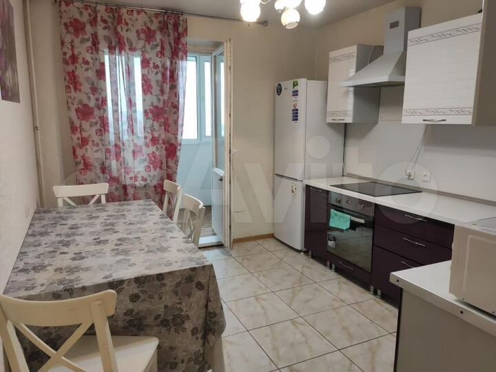 2-к. квартира, 60 м², 7/17 эт.