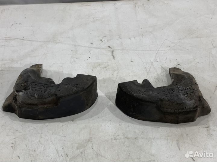 Уплотнитель крыла средний Mazda CX-5 KE