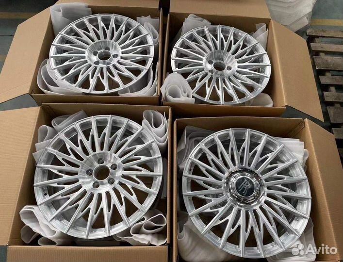 Кованые диски R22 на Rolls-Royce Wraith Ghost Dawn