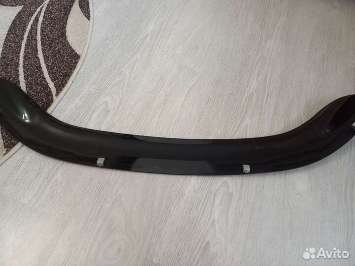 Дефлектор капота