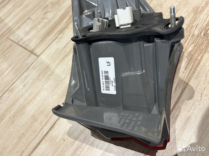 Фонарь задний Toyota Corolla 180 левый