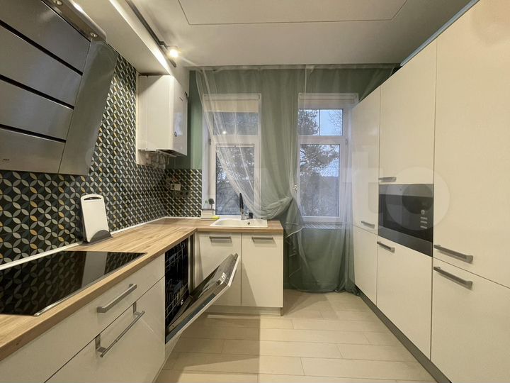 3-к. квартира, 90 м², 3/4 эт.