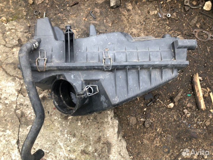 Корпус воздушного фильтра Ford Mondeo 1998