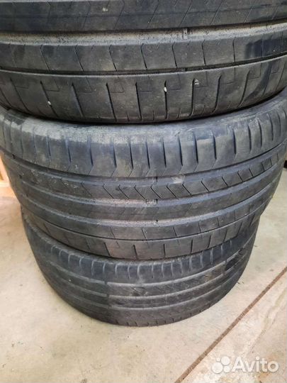 Pirelli P Zero 245/40 R19 и 275/35 R19 100Y