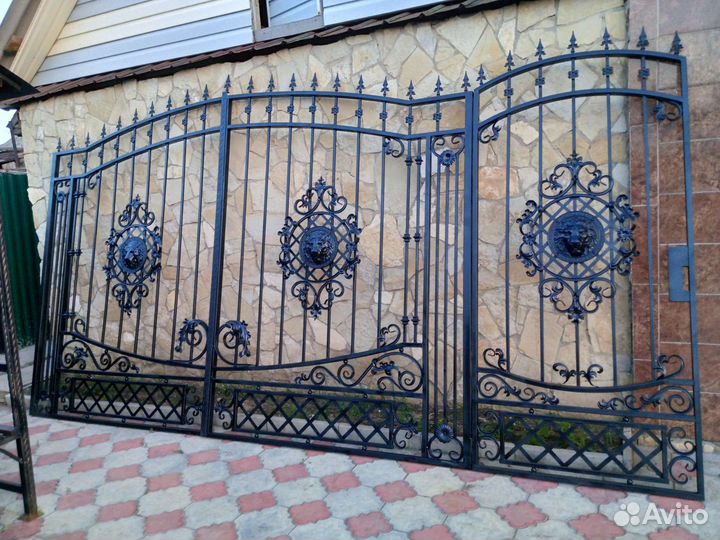 Кованные ворота и калитка