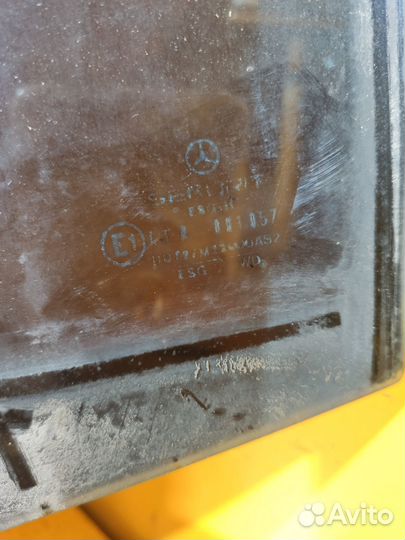 Стекло заднее левое на Mercedes-Benz W124