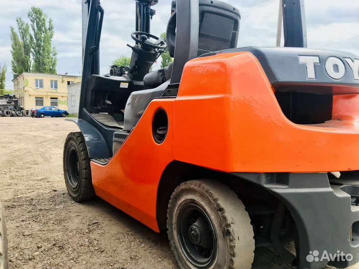 Вилочный погрузчик Toyota 62-8FD20, 2007