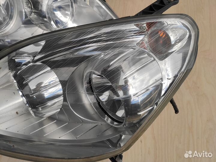Фары передние Хром на Opel Zafira B